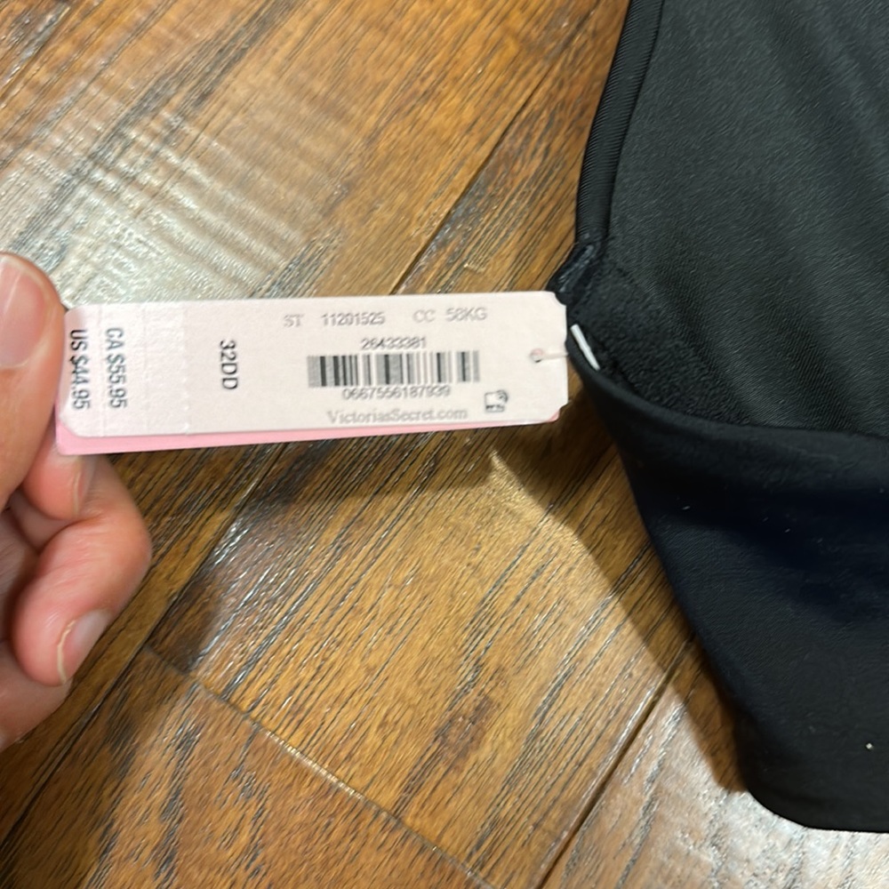 Victoria Secret Swim top 32 DD - Picture 5 of 5